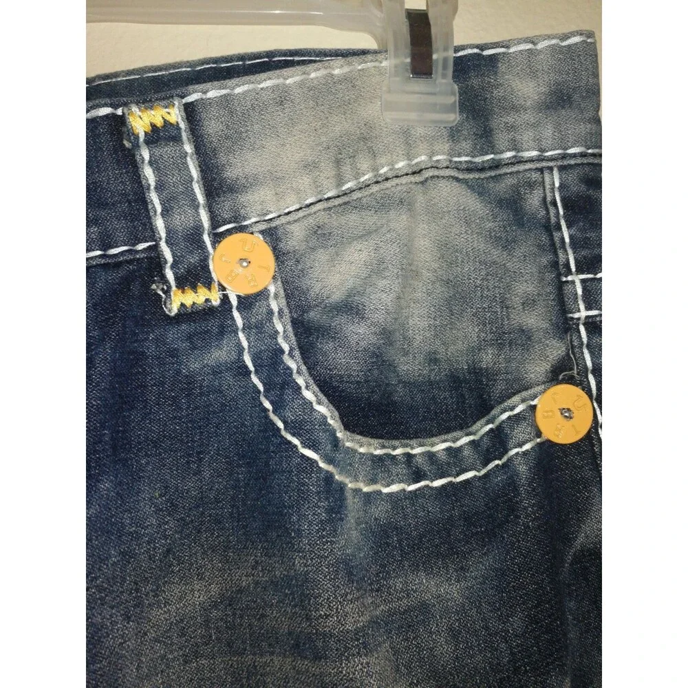 New with tags True Religion Billy Big T 78 Urban Cow 24-5030MBT2 Jeans Size 34